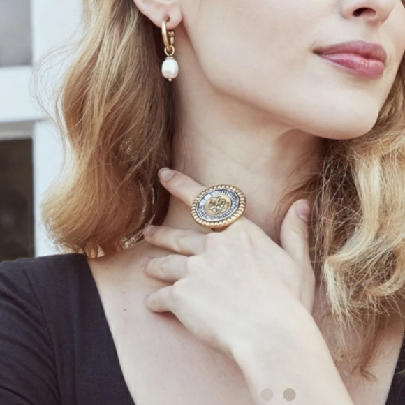 Patricia Nash Coin World Elizabeth RING Jewelry - Picture 3 of 5